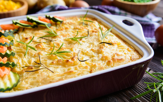 Torta de milho com frango no liquidificador