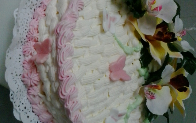 Bolo pão de ló com recheio de ananás