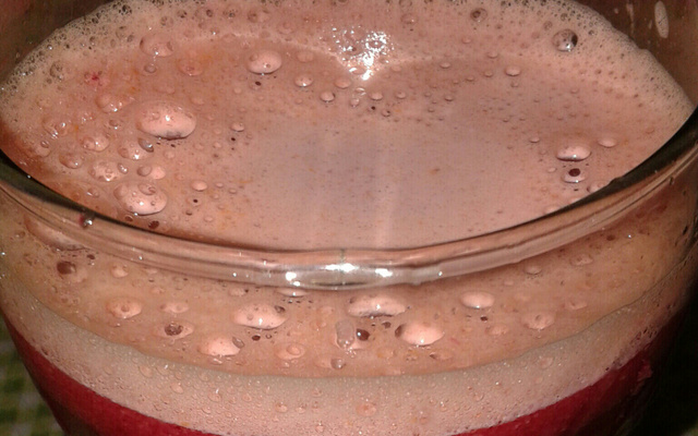 Suco de laranja, beterraba e cenoura