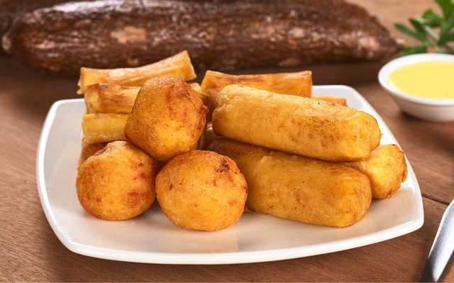 Bolinho de aipim assado