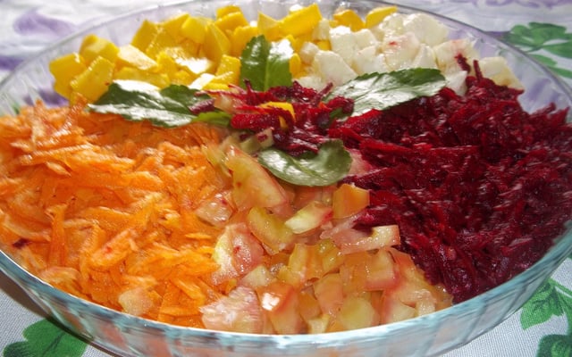 Receita de salada light de frutas com verduras