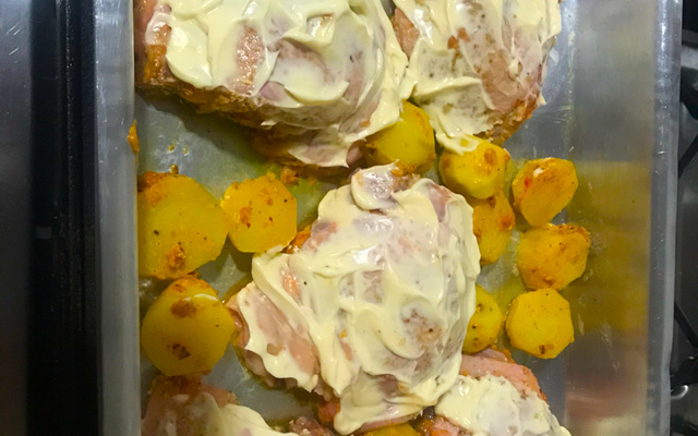 Coxa e sobrecoxa de frango assado