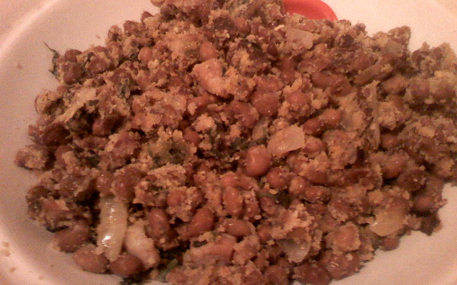 Feijão tropeiro com feijão de corda