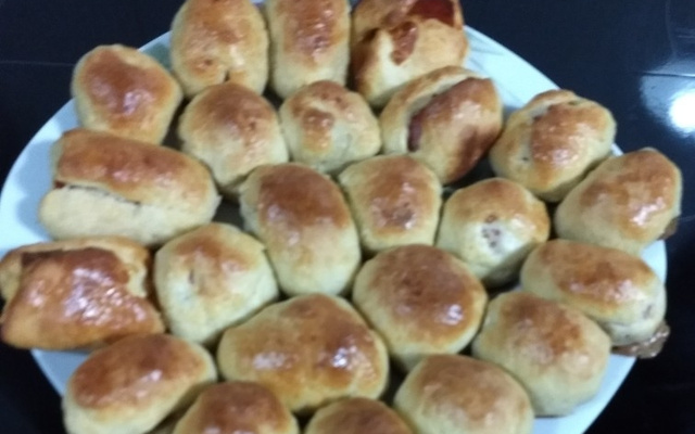 Enroladinho de salsicha assado fácil