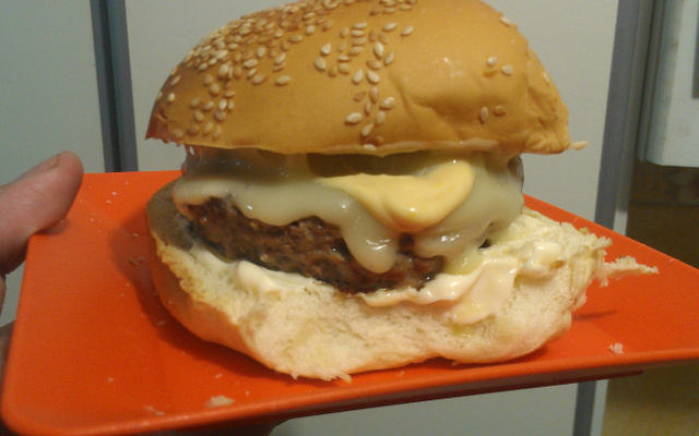 Hamburguer Caseiro de 200gr recheado com queijo