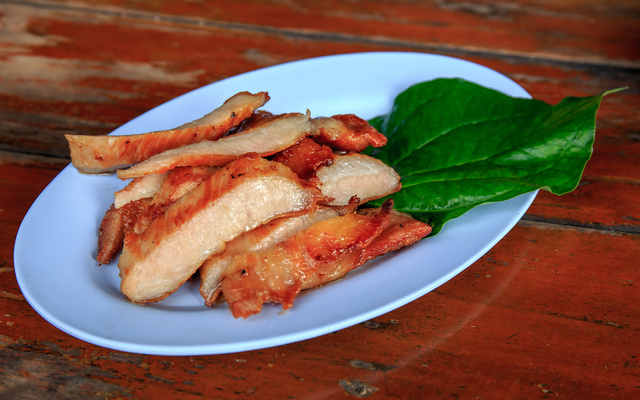 Filézinho crocante de pernil suíno à milanesa