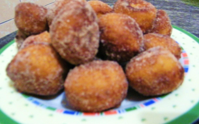 Bolinho frito de leite condensado