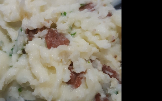 Purê de batata com linguiça