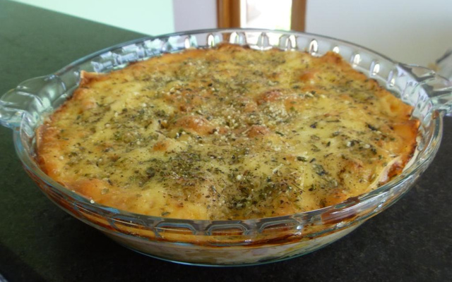 Macarronada de forno ao molho de tender