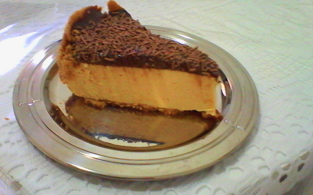 Torta de maracujá com chocolate feita com suco em pó