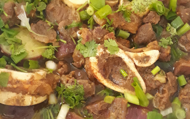 Carne cozida com legumes