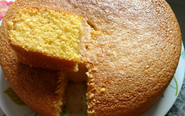 Bolo de milharina simples e fácil