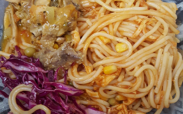 Macarrão alho e óleo com frango