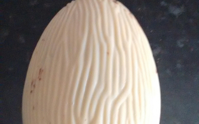 Ovos de Páscoa de chocolate branco