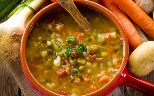 Sopa de legumes com macarrão