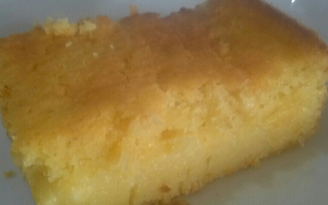 Bolo cremoso de milho verde