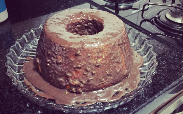 Bolo de cenoura com cobertura de brigadeiro