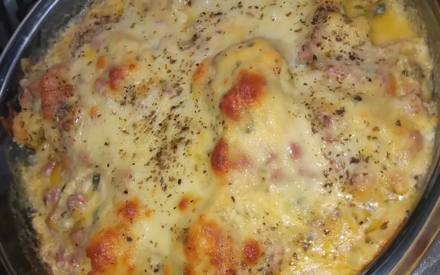 Couve-flor gratinada com molho branco e queijo