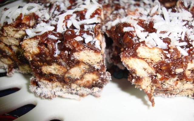 Palha italiana com coco e passas