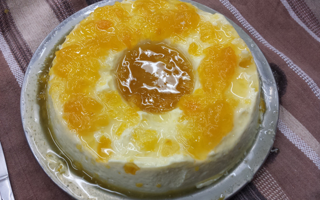 Pasta de queijo brie com geleia de damasco