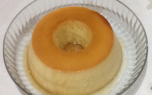 Pudim de leite condensado com pão