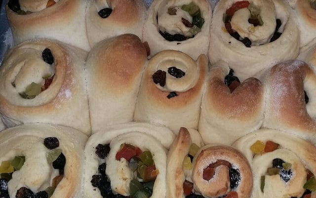Rosca de frutas cristalizadas com uva passas