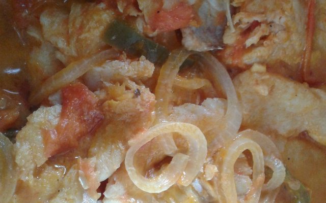 Merluza ao molho com leite de coco