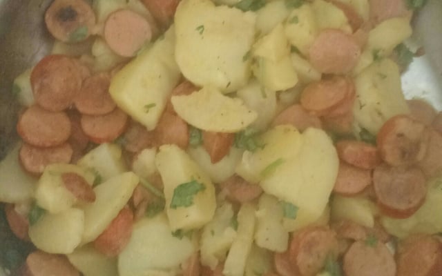 Salsicha com batatas