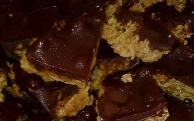 Pé de moleque de leite condensado