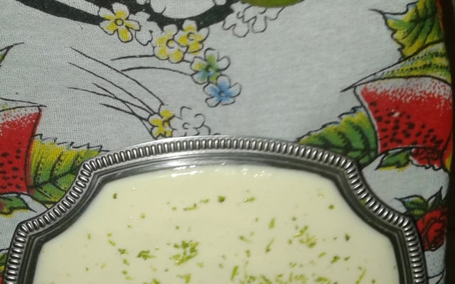 Mousse de limão cremoso da fruta