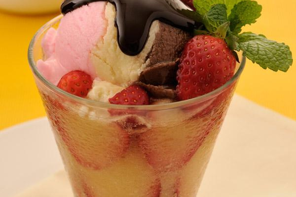 Espuma de manga com morango