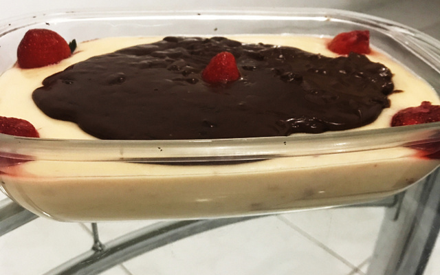 Sobremesa chococreme com morango