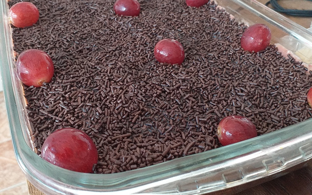 Pavê de brigadeiro com creme branco