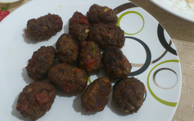 Bolinho assado de carne com calabresa