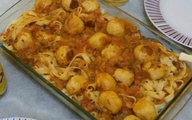 Macarrão com almôndegas