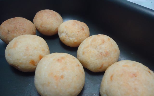 Pão de queijo recheado