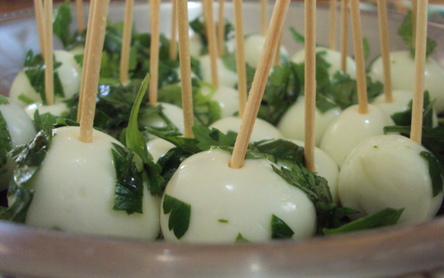 Ovos de codorna com azeite de oliva