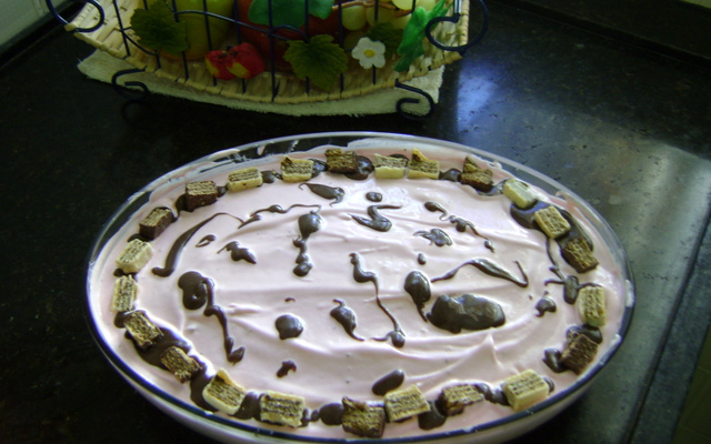 Torta de brigadeiro, sorvete e bis