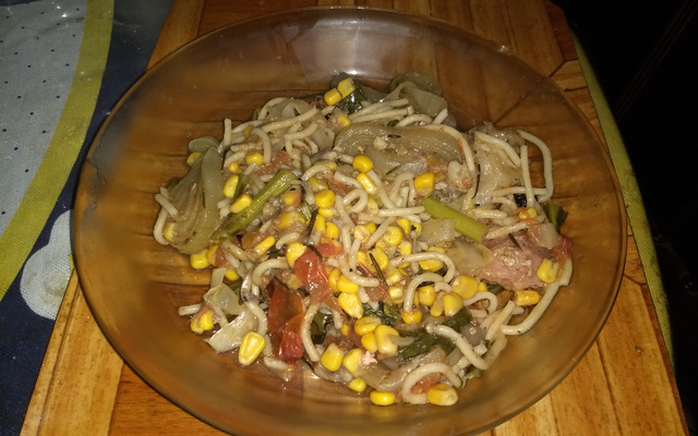 Yakisoba na panela de pressão