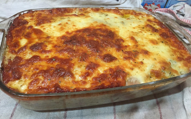 Brócolis com batata e pernil suíno gratinado