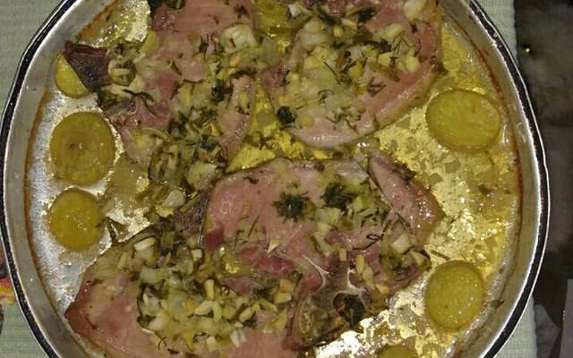 Bisteca assada na cerveja e batata