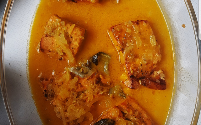 Salmão ao molho de maracujá