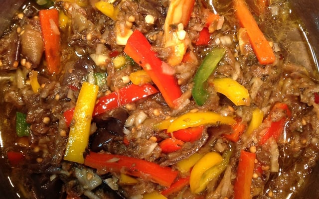 Antepasto delicioso de berinjela