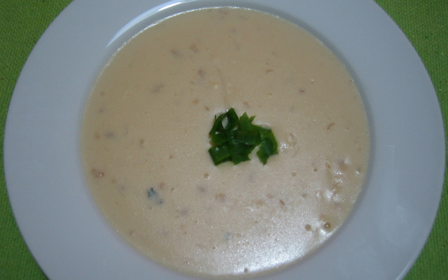 Sopa de macarrão acebolado