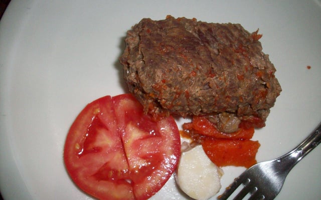 Bife a rolê com molho de ervilha