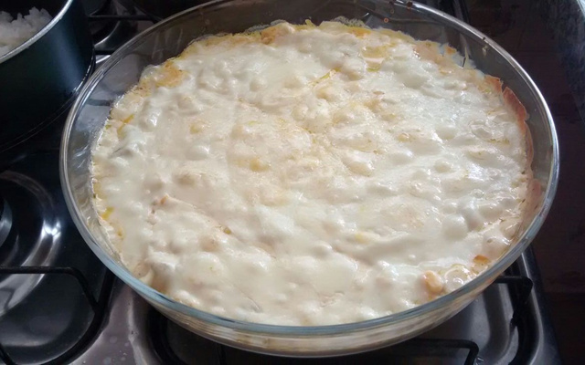 Filézinho de frango ao molho de creme de leite e milho