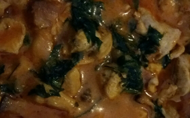 Frango com molho cremoso de coco