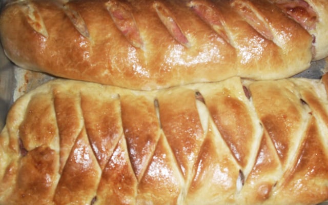 Pão semi folhado de presunto