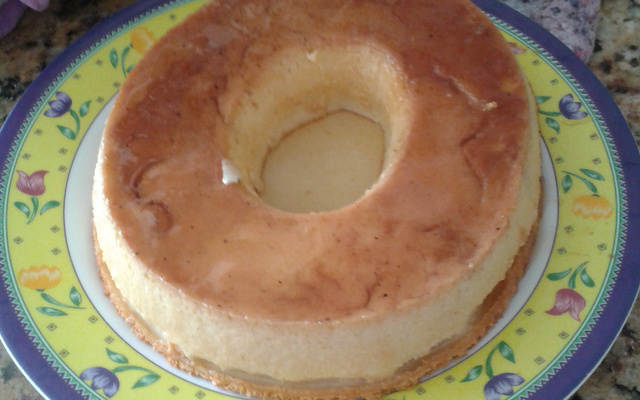 Pudim de leite condensado com coco