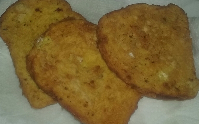 Ovos mexidos com rabanada salgada